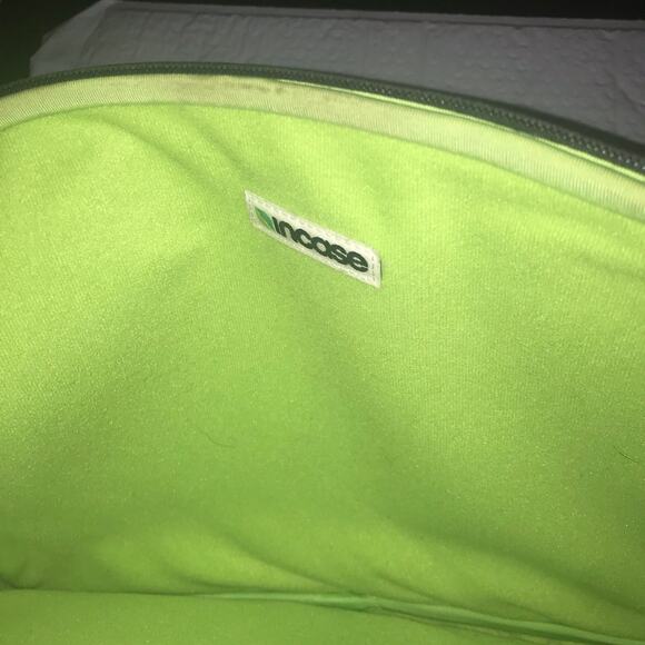 INCASE Neoprene Laptop Case Zippered Sleeve Black X - Picture 2 of 11